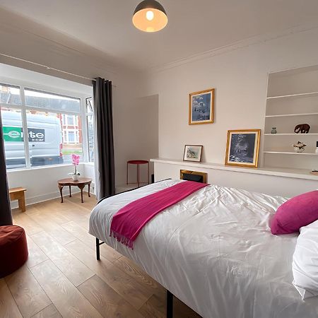 4-Bedroom Home - Perfect For Those Working In Bridgend - By Tailored Accommodation Zewnętrze zdjęcie