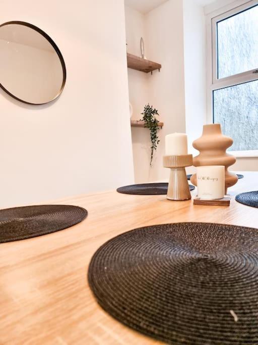4-Bedroom Home - Perfect For Those Working In Bridgend - By Tailored Accommodation Zewnętrze zdjęcie