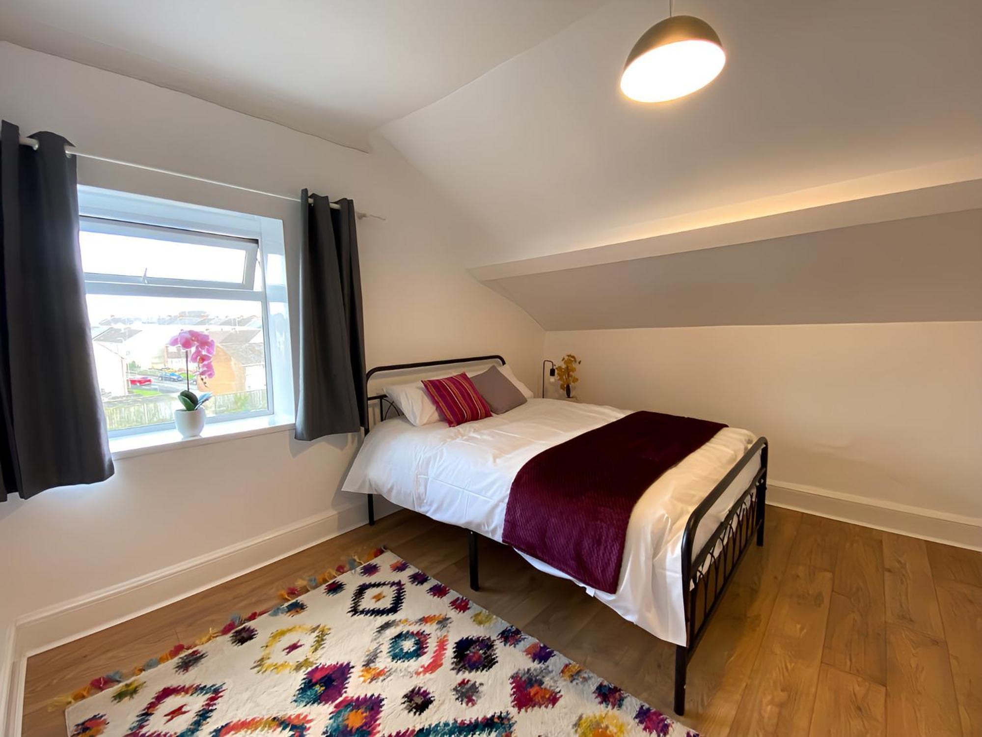 4-Bedroom Home - Perfect For Those Working In Bridgend - By Tailored Accommodation Zewnętrze zdjęcie